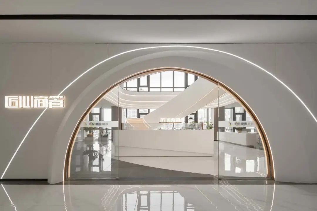 甲级写字楼匠心商管高端企业办公室装修设计(图1) 甲级写字楼匠心商管高端企业办公室装修设计(图1)